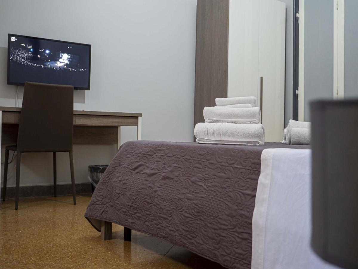 Giachi Friendly Rooms Alla Stazione Palerme Extérieur photo