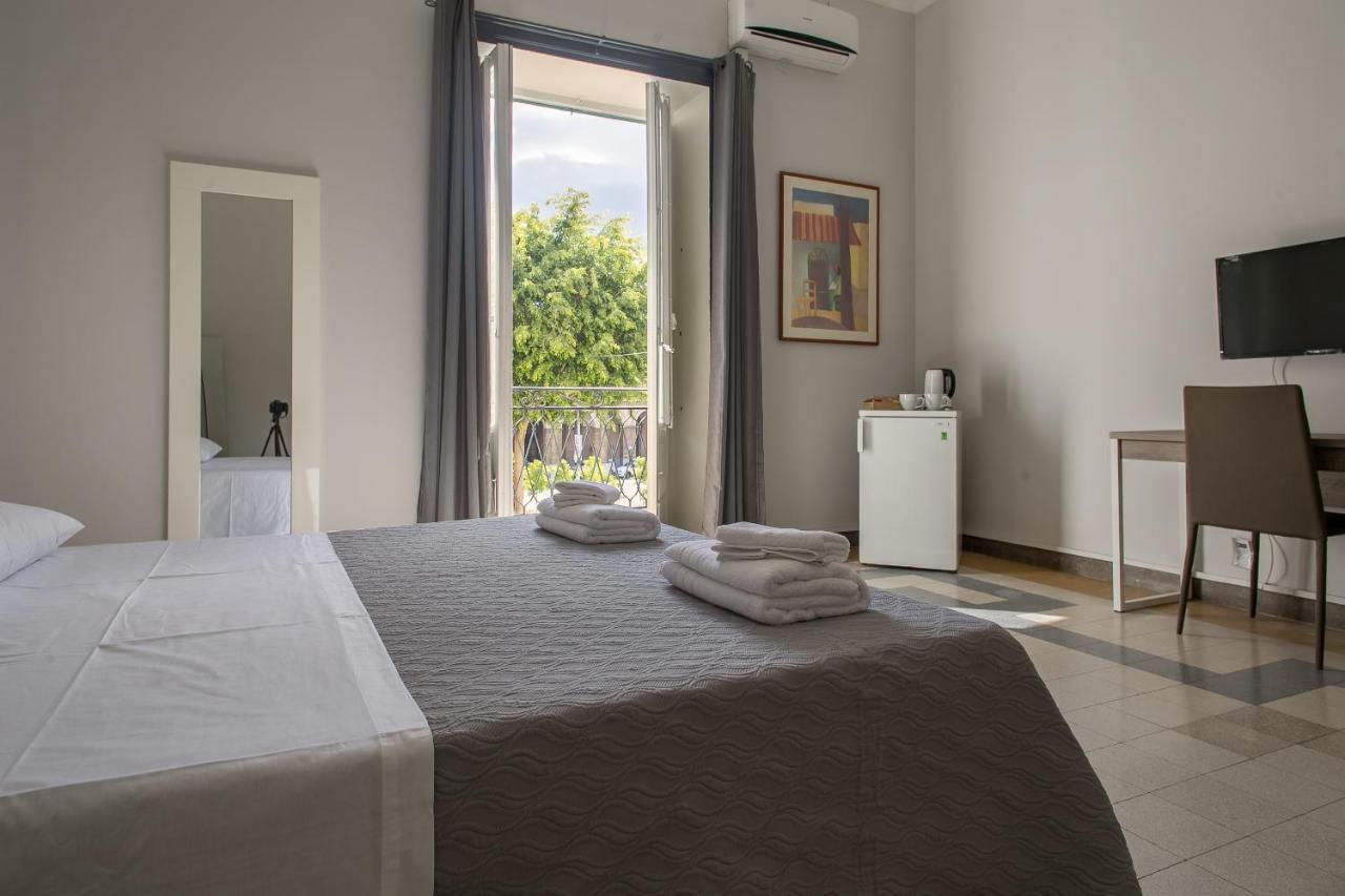 Giachi Friendly Rooms Alla Stazione Palerme Extérieur photo