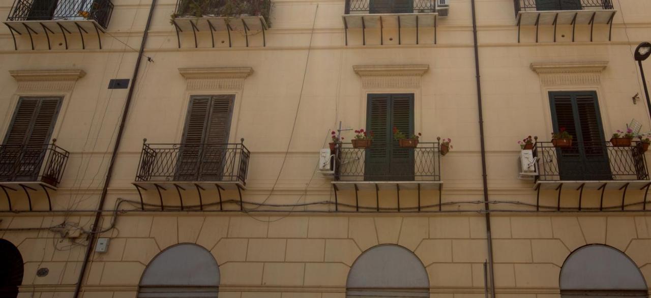 Giachi Friendly Rooms Alla Stazione Palerme Extérieur photo