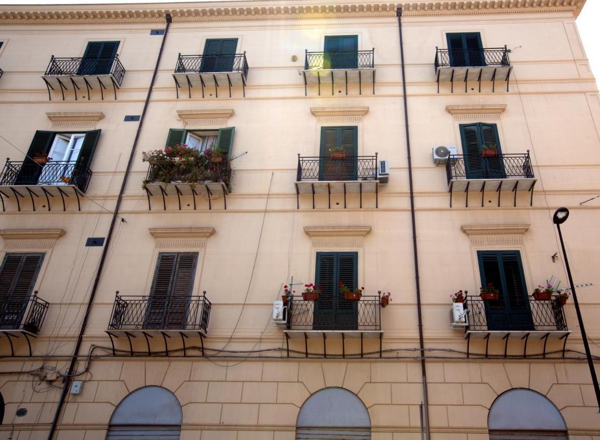 Giachi Friendly Rooms Alla Stazione Palerme Extérieur photo