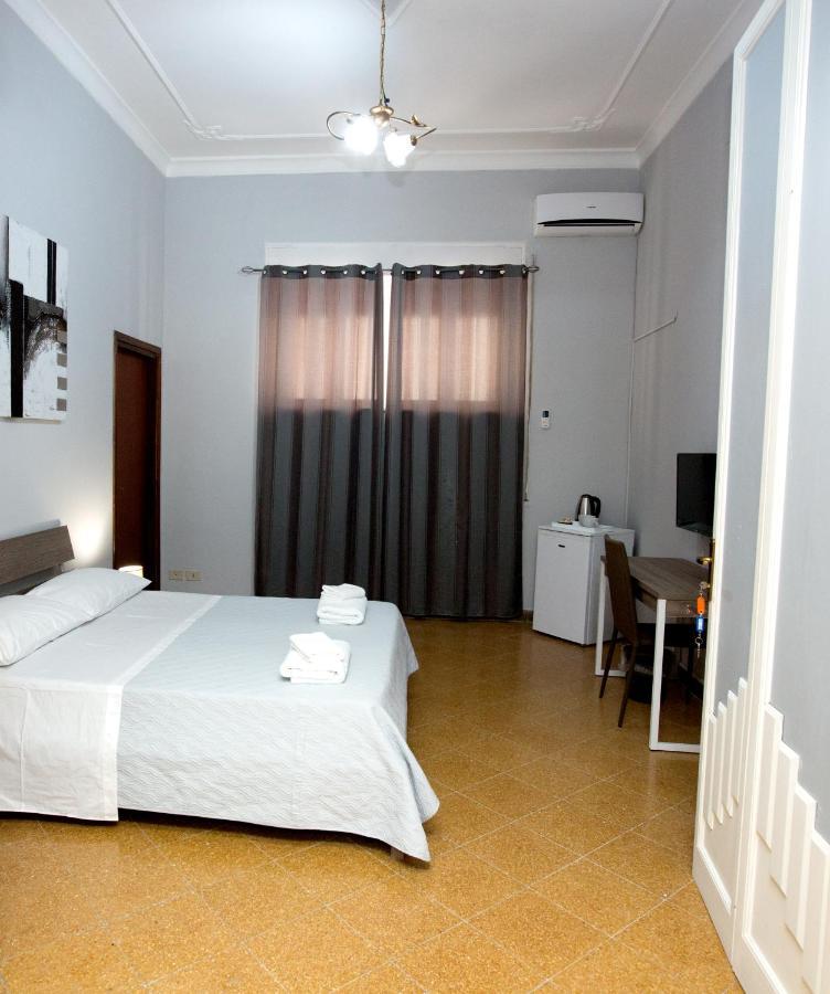 Giachi Friendly Rooms Alla Stazione Palerme Extérieur photo
