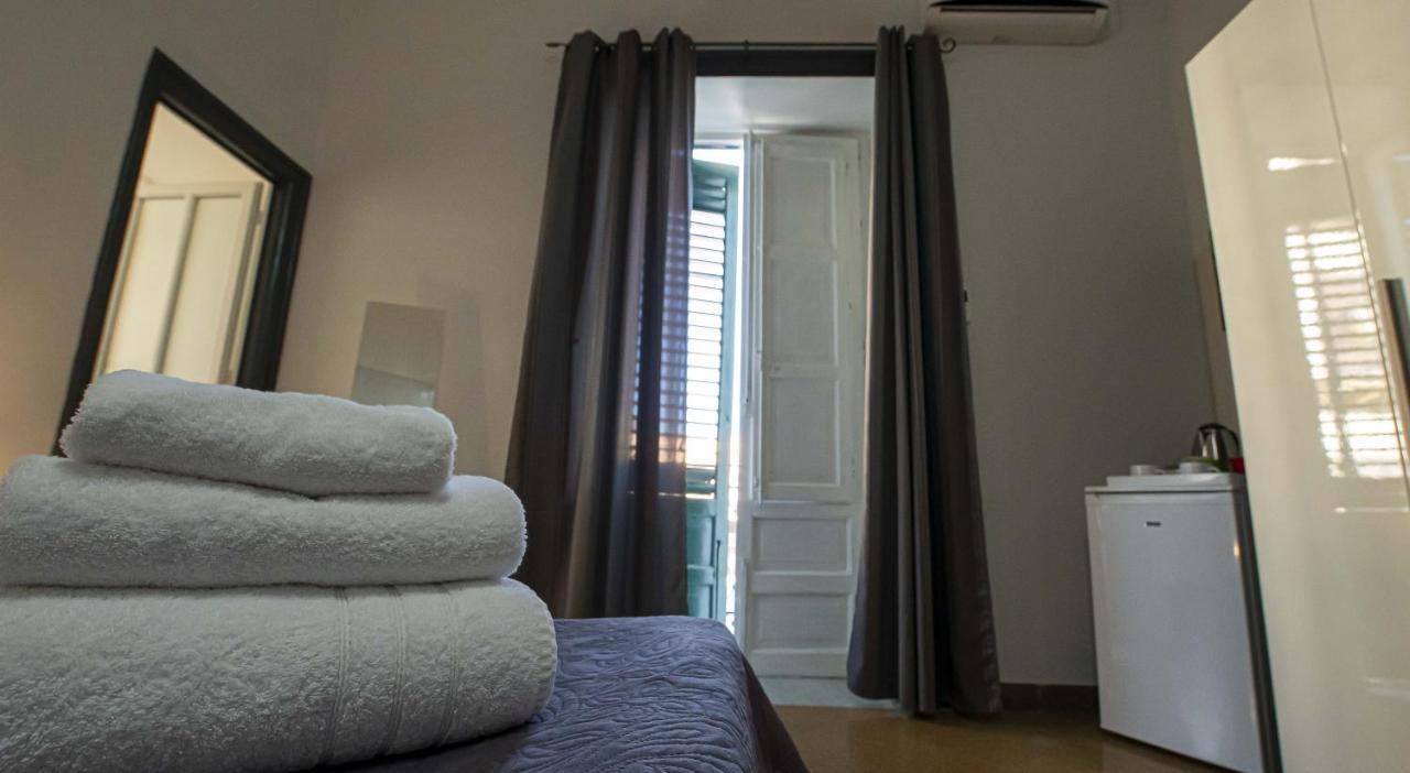 Giachi Friendly Rooms Alla Stazione Palerme Extérieur photo